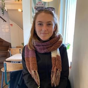 Meet your Posher, Maya